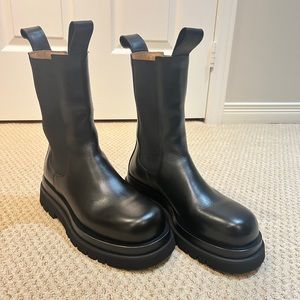 Bottega Veneta Lug Chelsea boots size 39 black